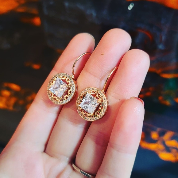 Gold Plated Zirconia Lever back Earrings 🤩 - Picture 2 of 4